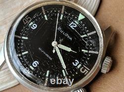 Vintage 1962 Bulova Super-Compressor Diver withMint Dial, Signed Crowns, Runs Strong