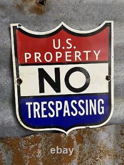 Vintage 1962 US property NO TRESPASSING porcelain sign shield government Service